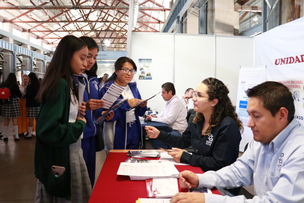 Oferta Educativa De Bachillerato A Estudiantes En Expo Prepas