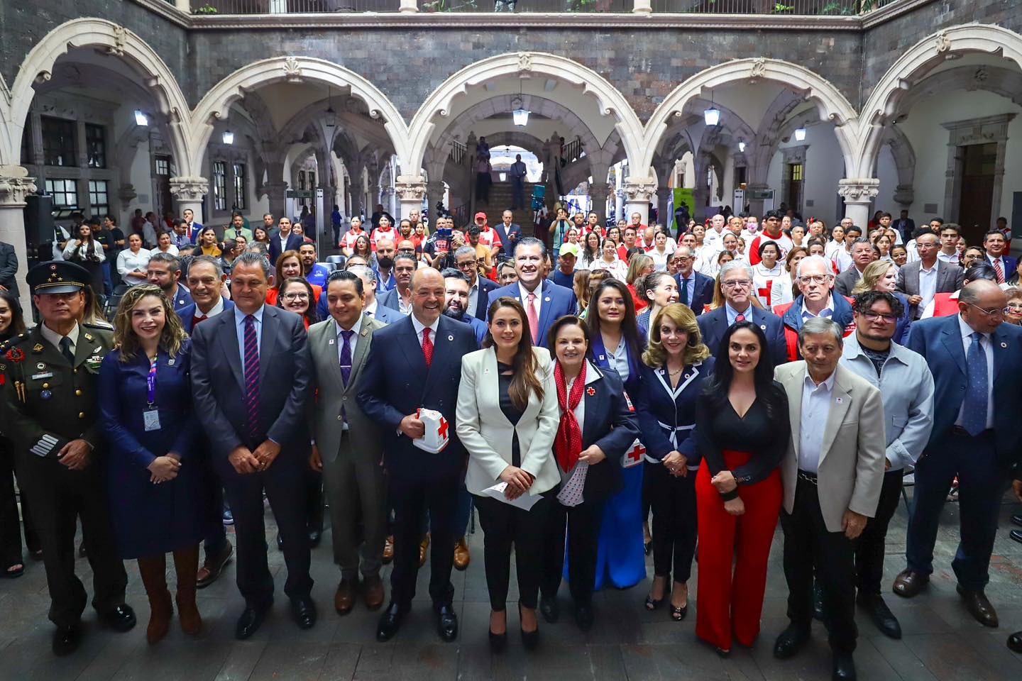 Encabezó Tere Jiménez banderazo a la Colecta Anual 2024 de la Cruz Roja