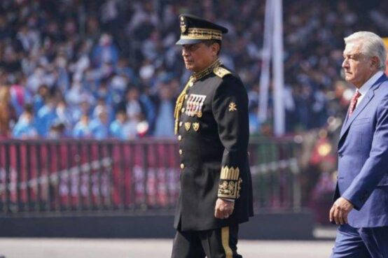 AMLO y General Sandoval